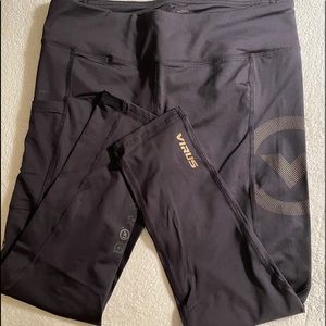 Black and gold 3/4 length leggings